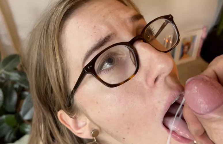 Love to swallow by Jahhhleen