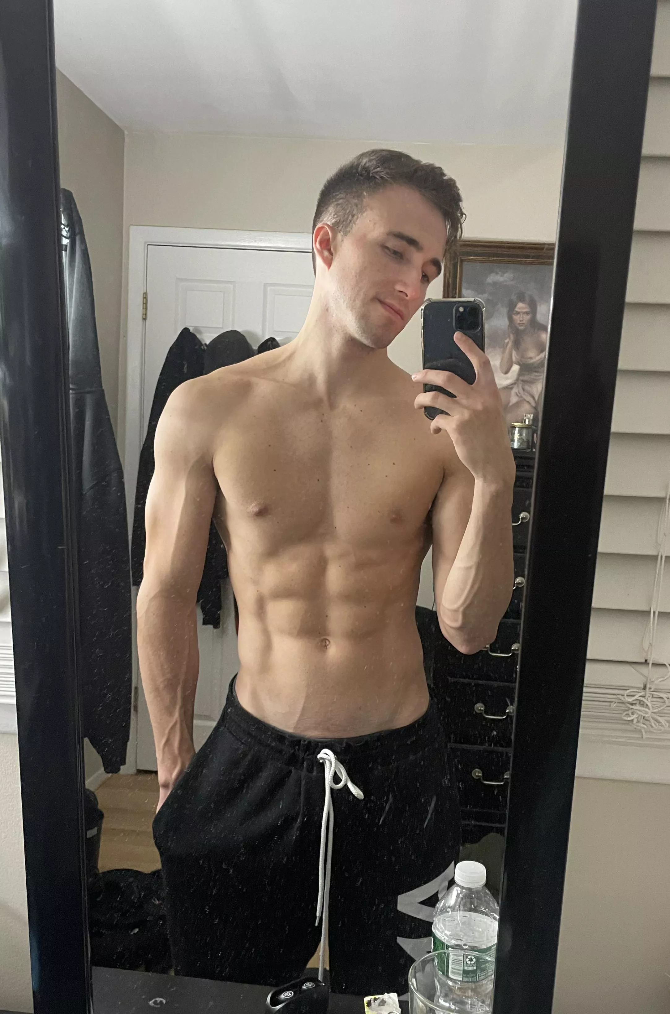 Nothing to see here 🤫😈 posted by kyberxangelo