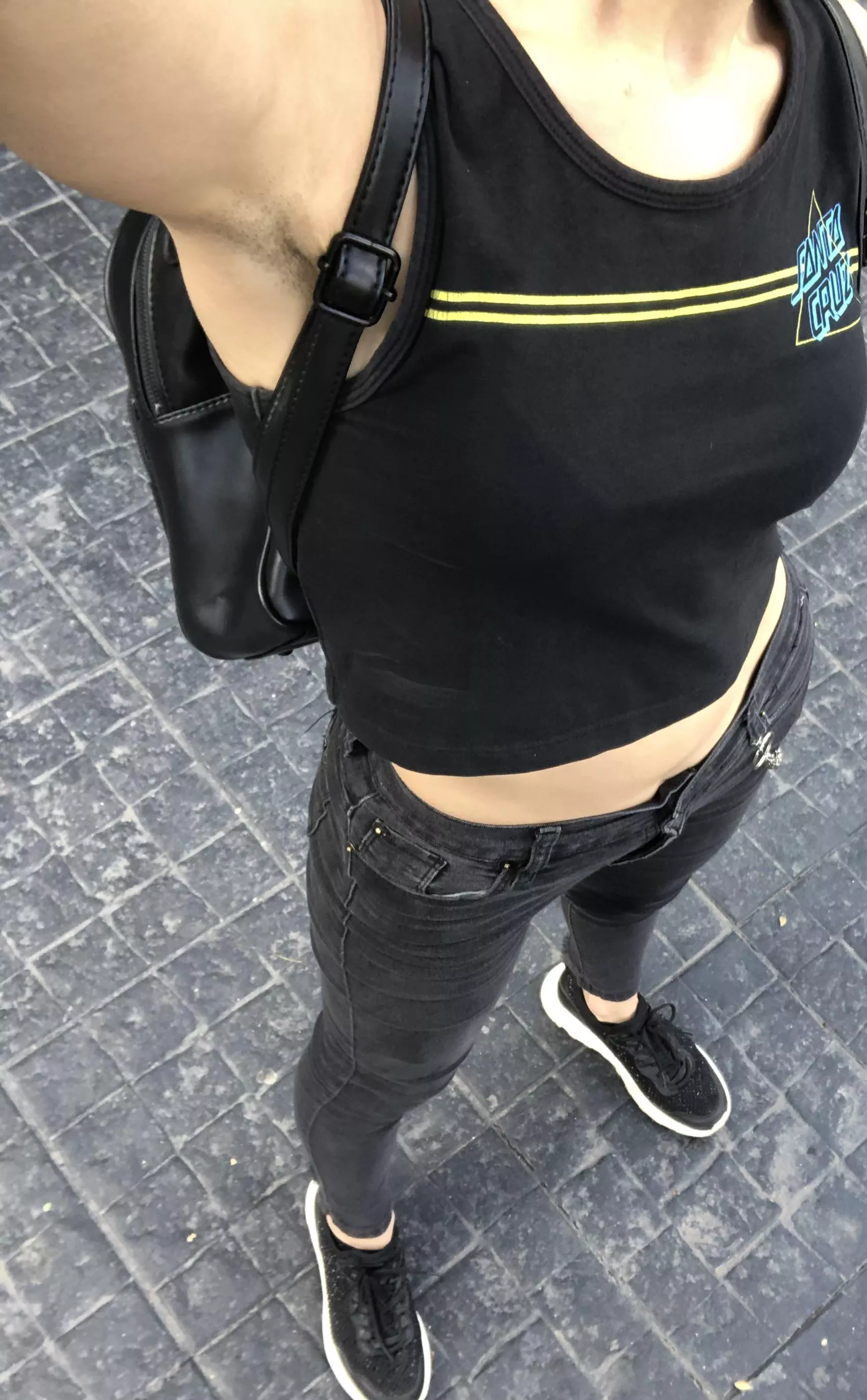 Oops don't watch my armp 😫 posted by sexypotionn