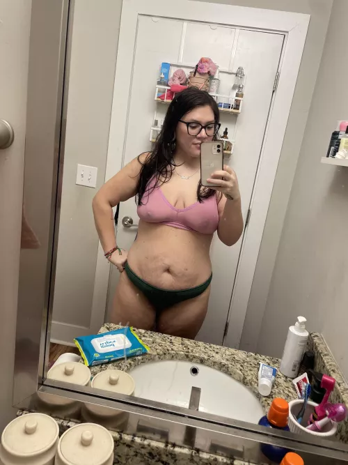 pre shower pic😝 by bianca3618