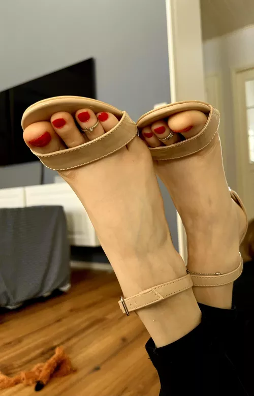 Wanna bury your face here 😏 by EveningSheepherder95