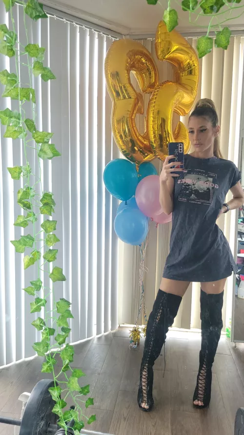 Weekend Vibez by tovietov