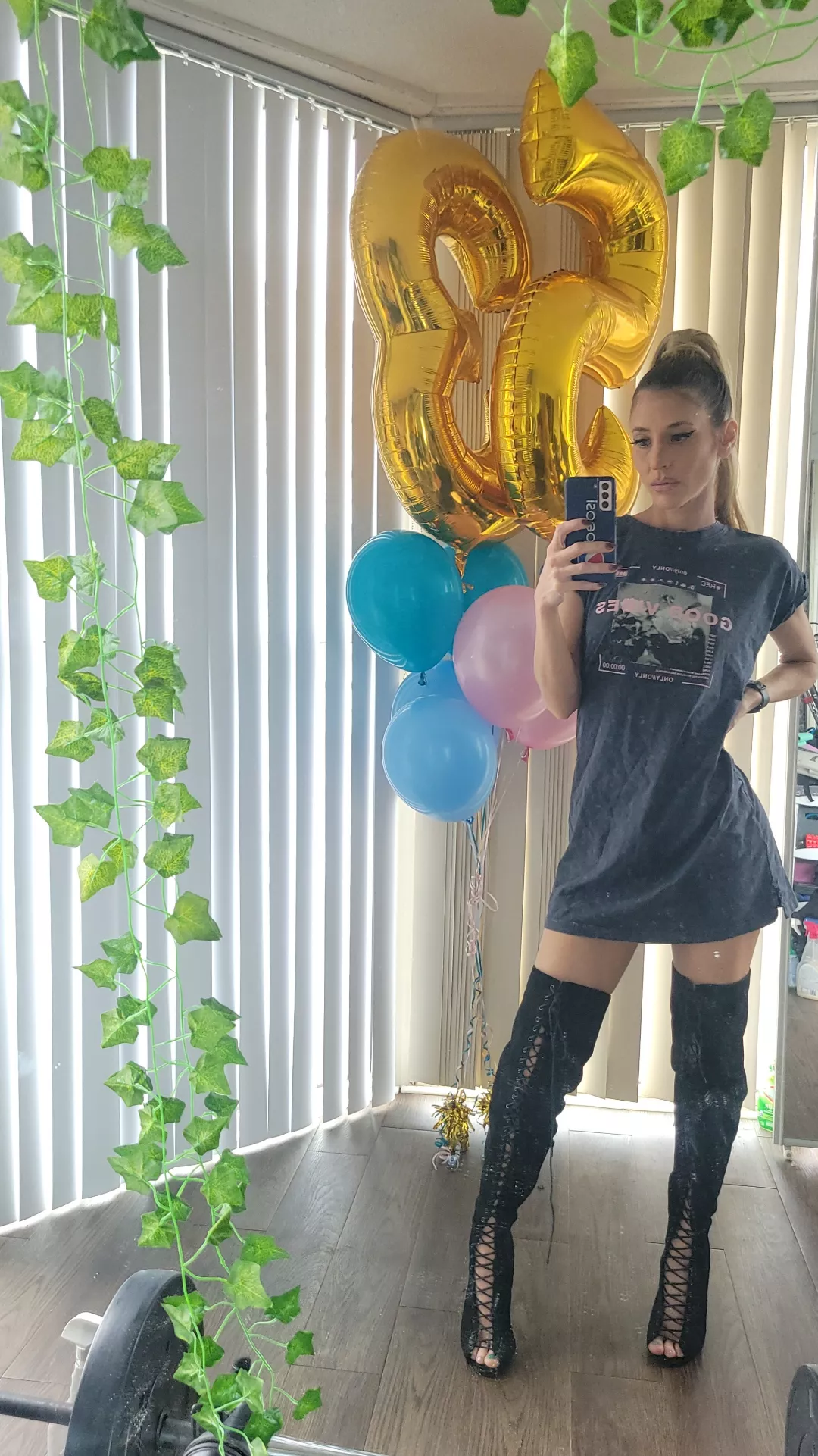 Weekend Vibez posted by tovietov