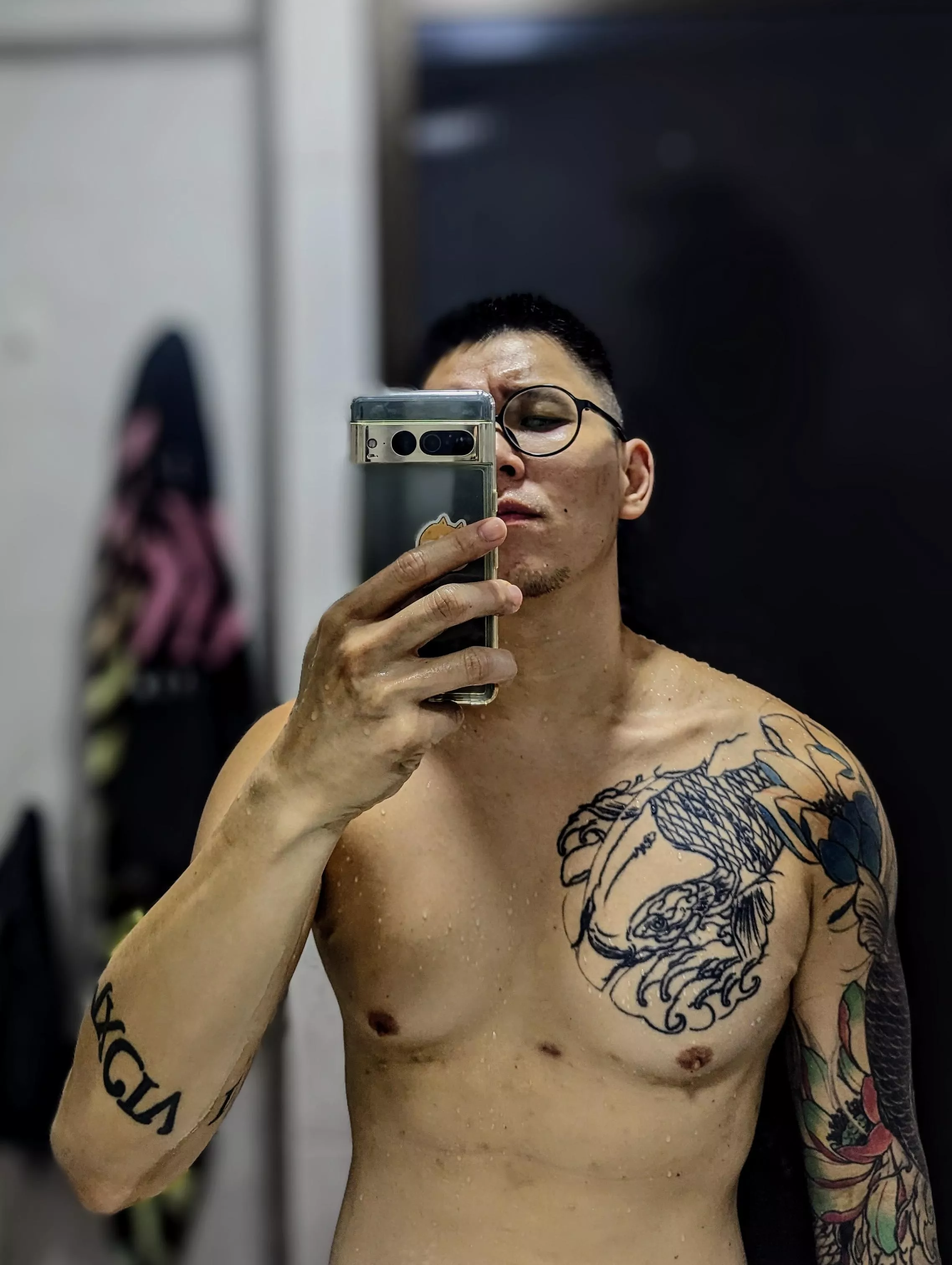 where are the cute boys? ping to make friends. posted by lilphatkid