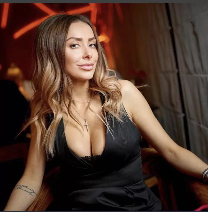 Who is this?? posted by sv552