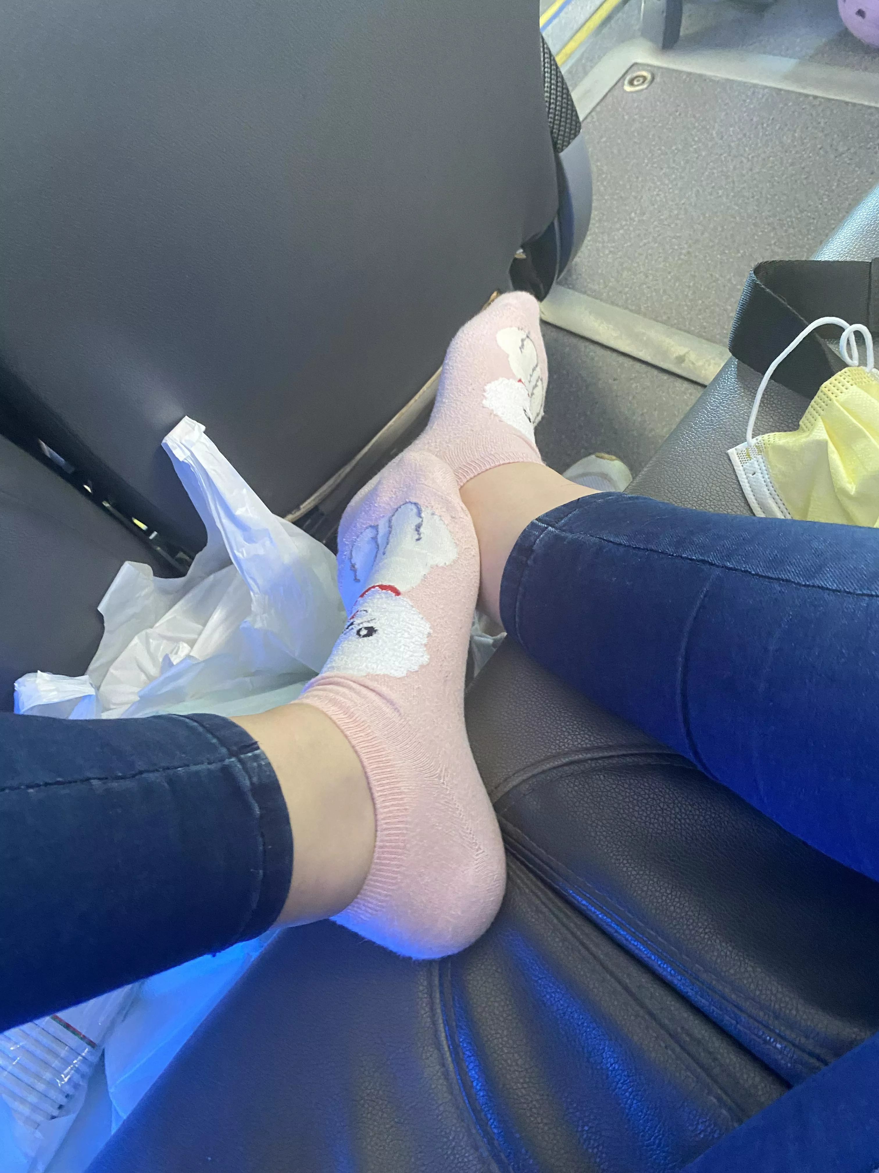 Who loves pink socks. Me in the bus way home🌸🌸🌸🌸🌸 posted by FootQueenandGod