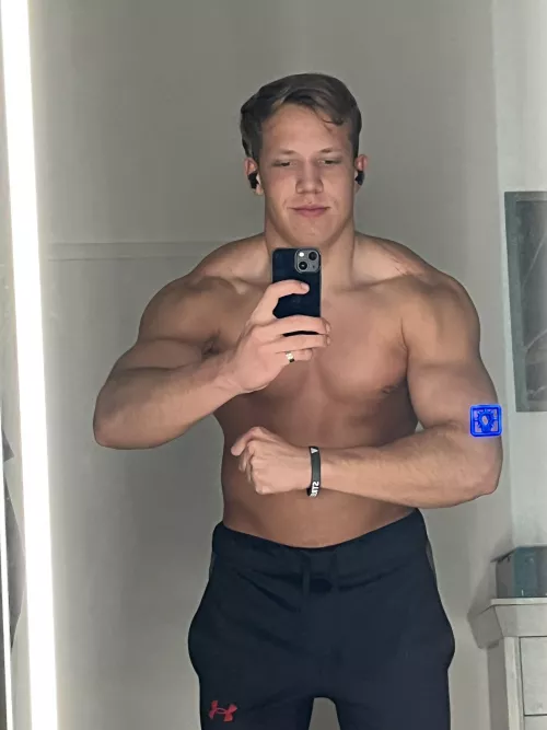 Who wants to hold on to my bull neck🔥😈 by Henry3182