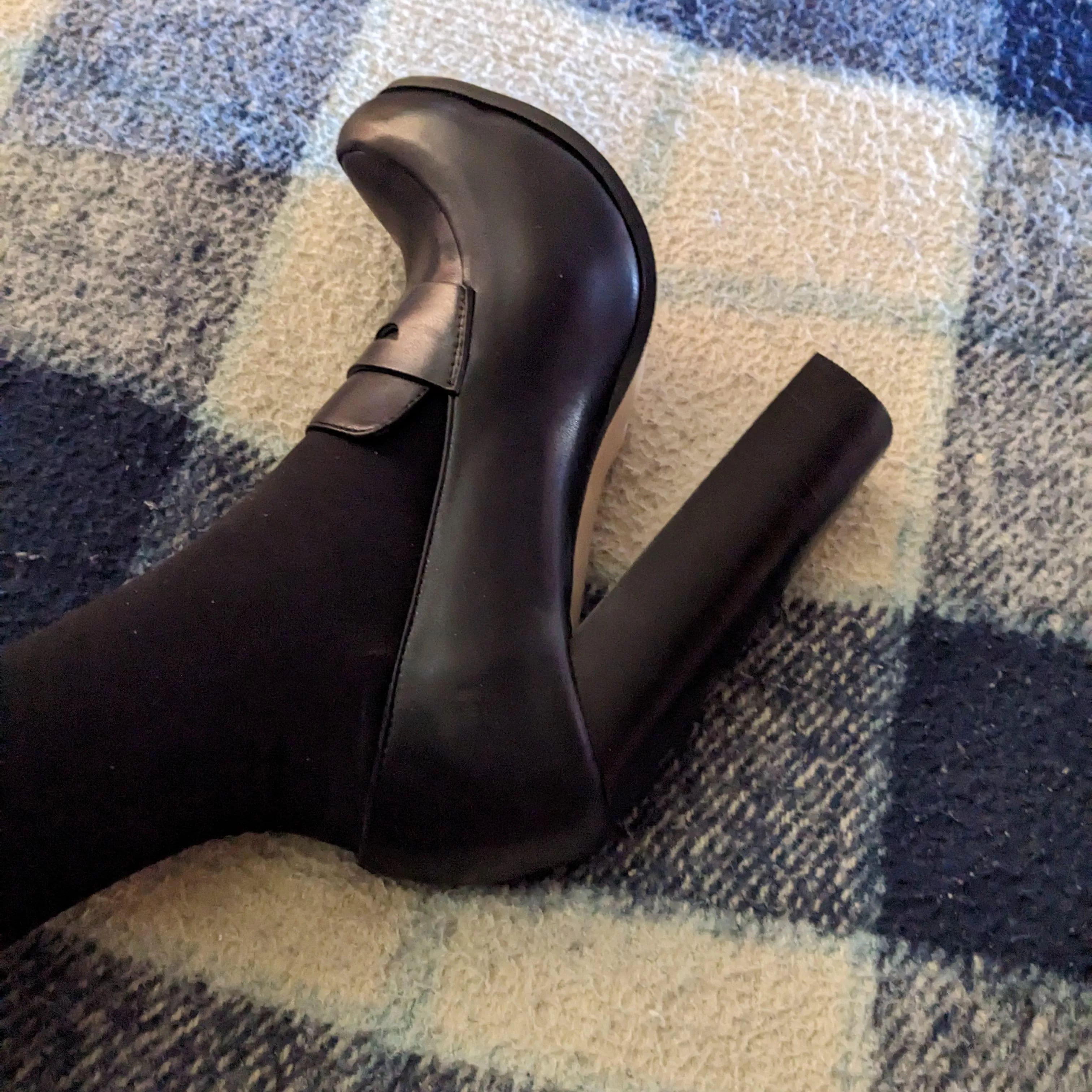 15 inch loafer type pump. These are made for sitting posted by jackpee18