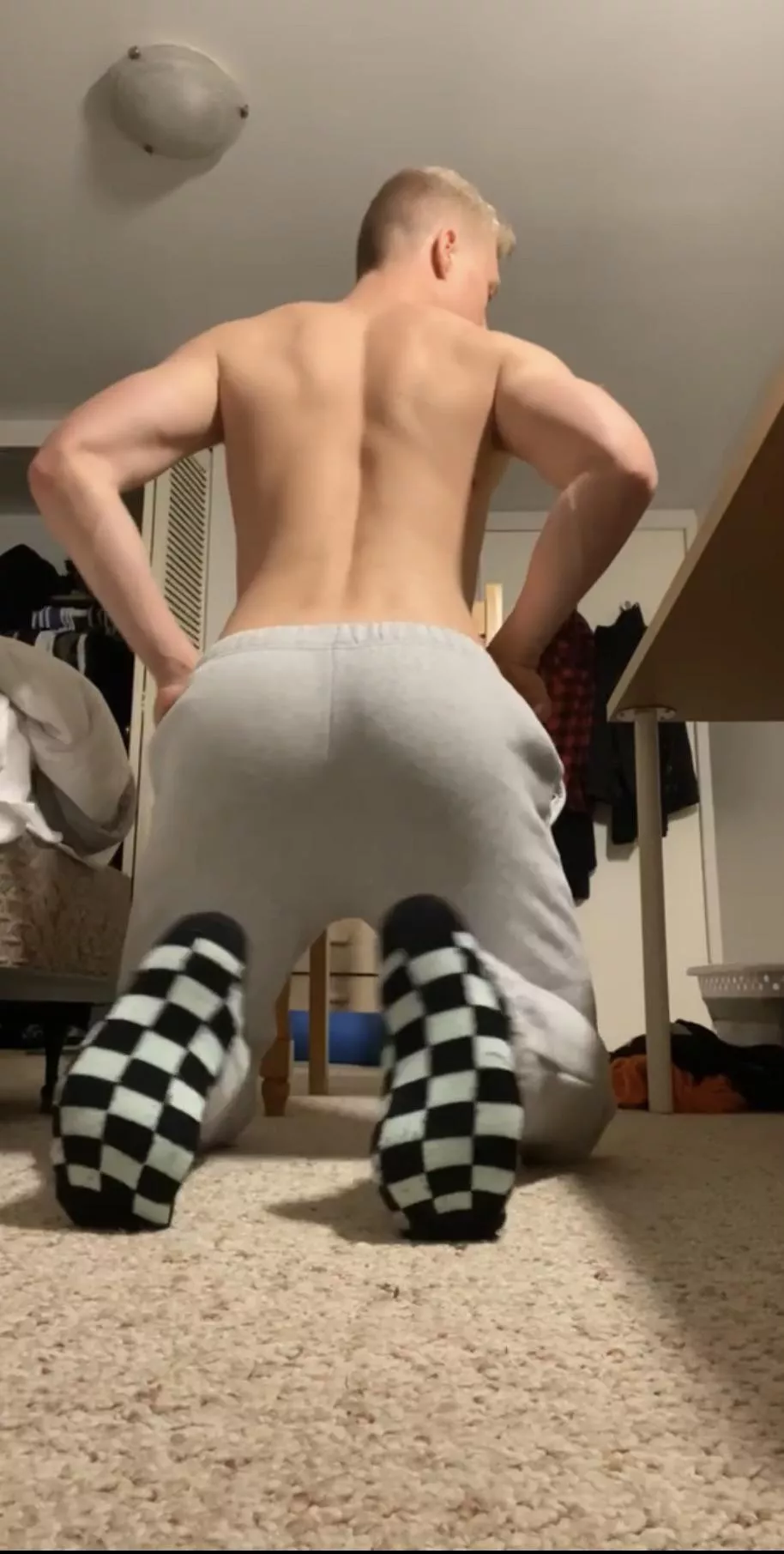 6’3 college athlete (soccer bum) posted by soccerdom