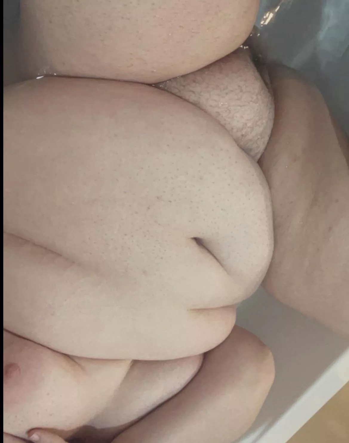 A beautiful .. big white soft body like mine was meant to do it alll💦 posted by Mental_Put6895