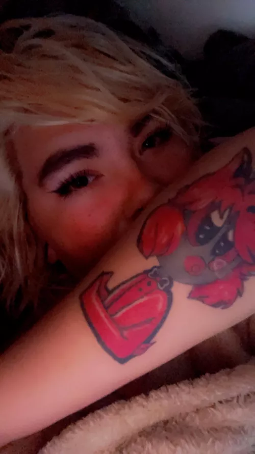 Any one wants give me head pats and cuddles💕 by GH0STFACE42001