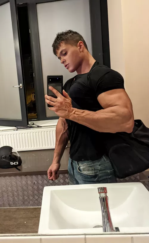 Bulging forearms on my tiny wrist! by AndrewAD9