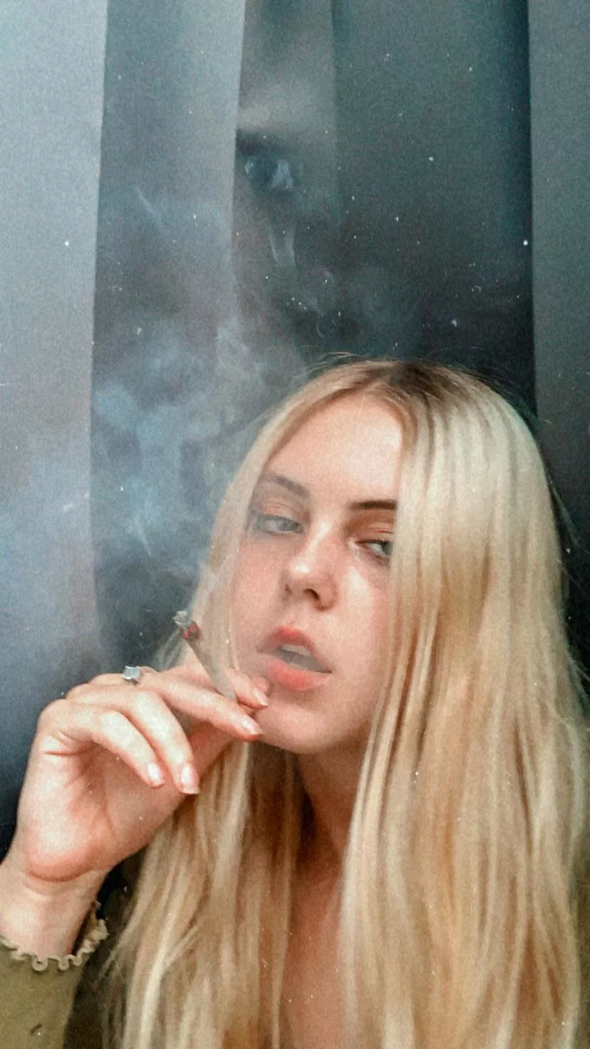 (F19) Unwinding after long day ;D posted by purrungaaXx