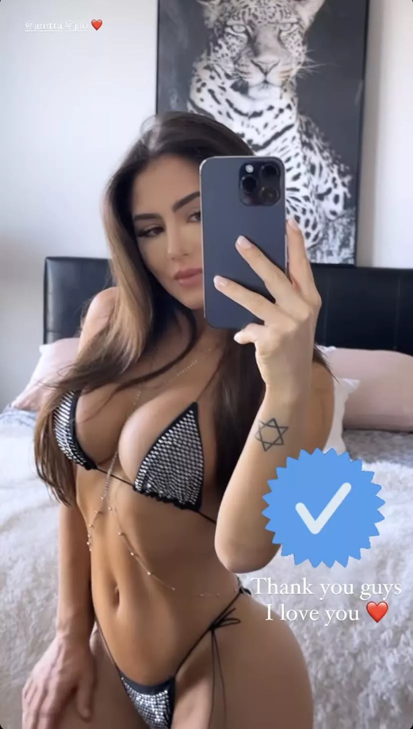 Ghi Eburneo posted by ABitDirty