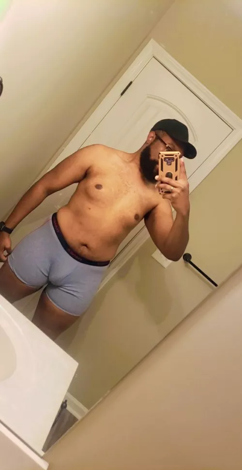 Hi guys 👋🏿 by Extreme-Battle981