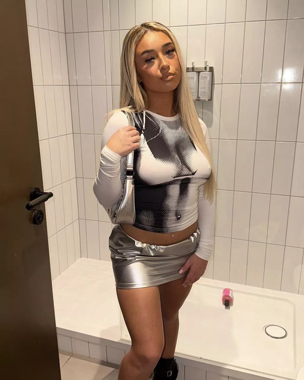 Hi guys posted by PervyThoughtsxx