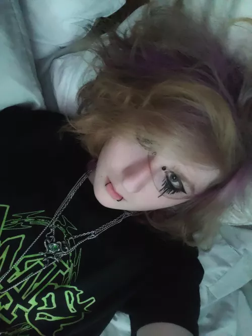 How do we feel about grungy short twinks by S0FTG0THSH4WTY