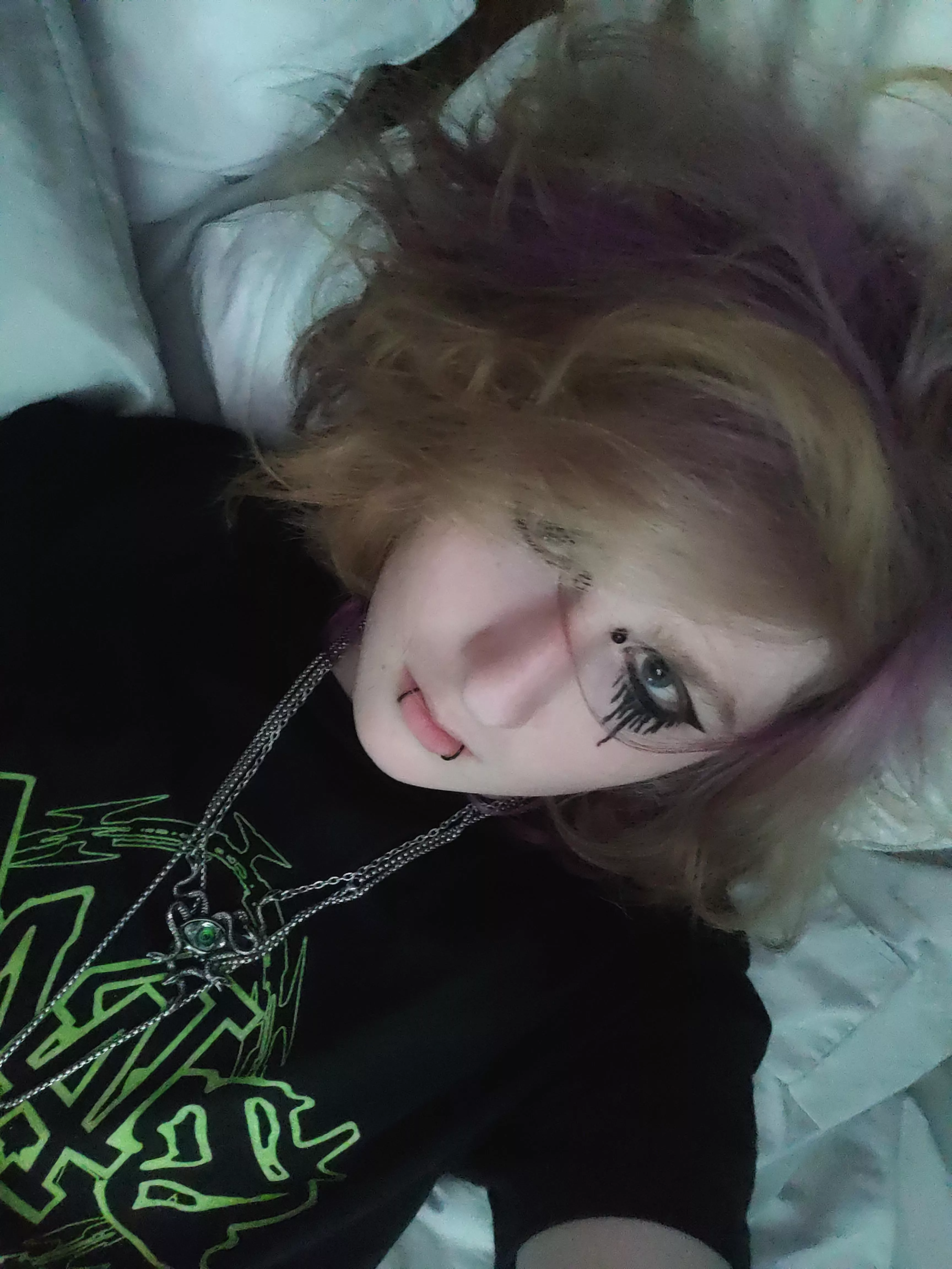 How do we feel about grungy short twinks posted by S0FTG0THSH4WTY