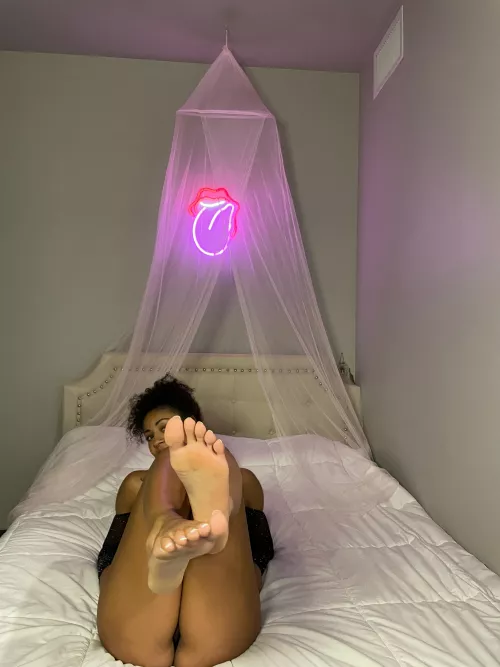 How I feel about my feet by Skeify