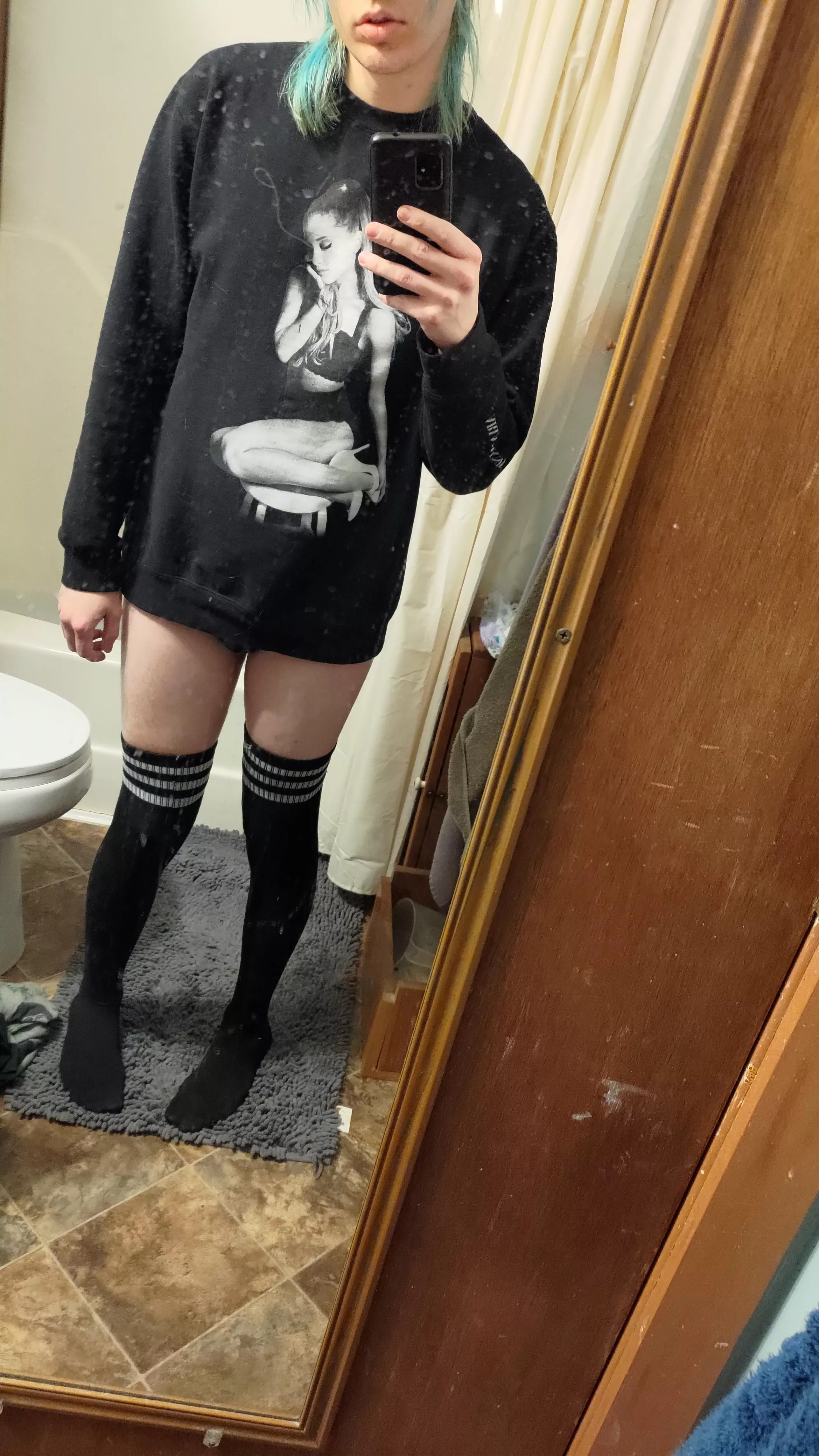 it's my birthday today! I have no presents yet.. 👉🏻👈🏻🥺🥺🎈 posted by bean-green