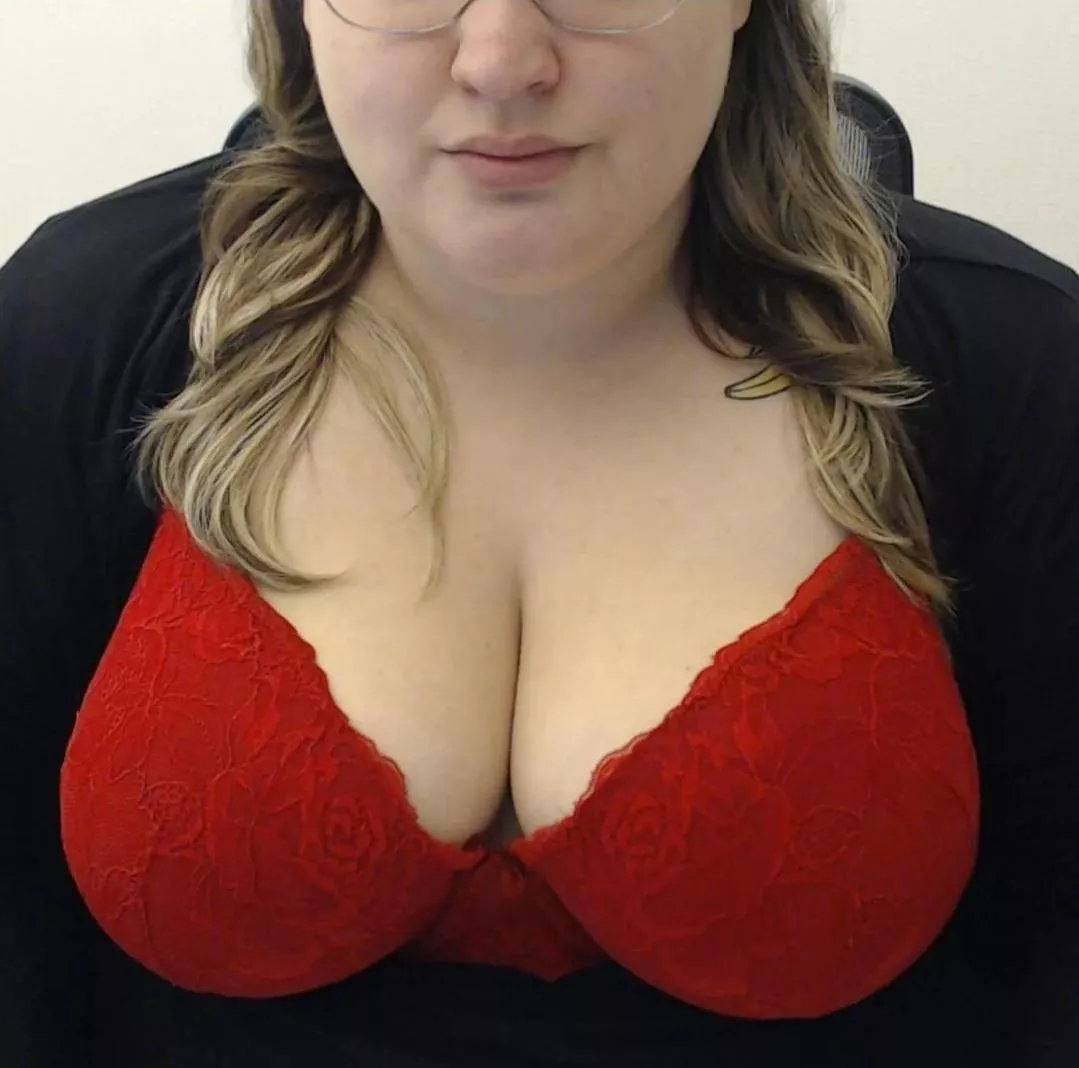 Let's Make This Meeting Interesting 😏 posted by tubbybuttfunny