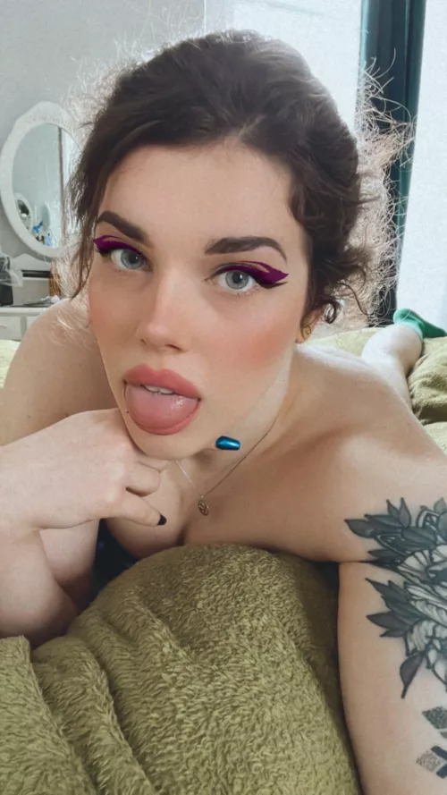 Lick me 👅 by hiptqueen