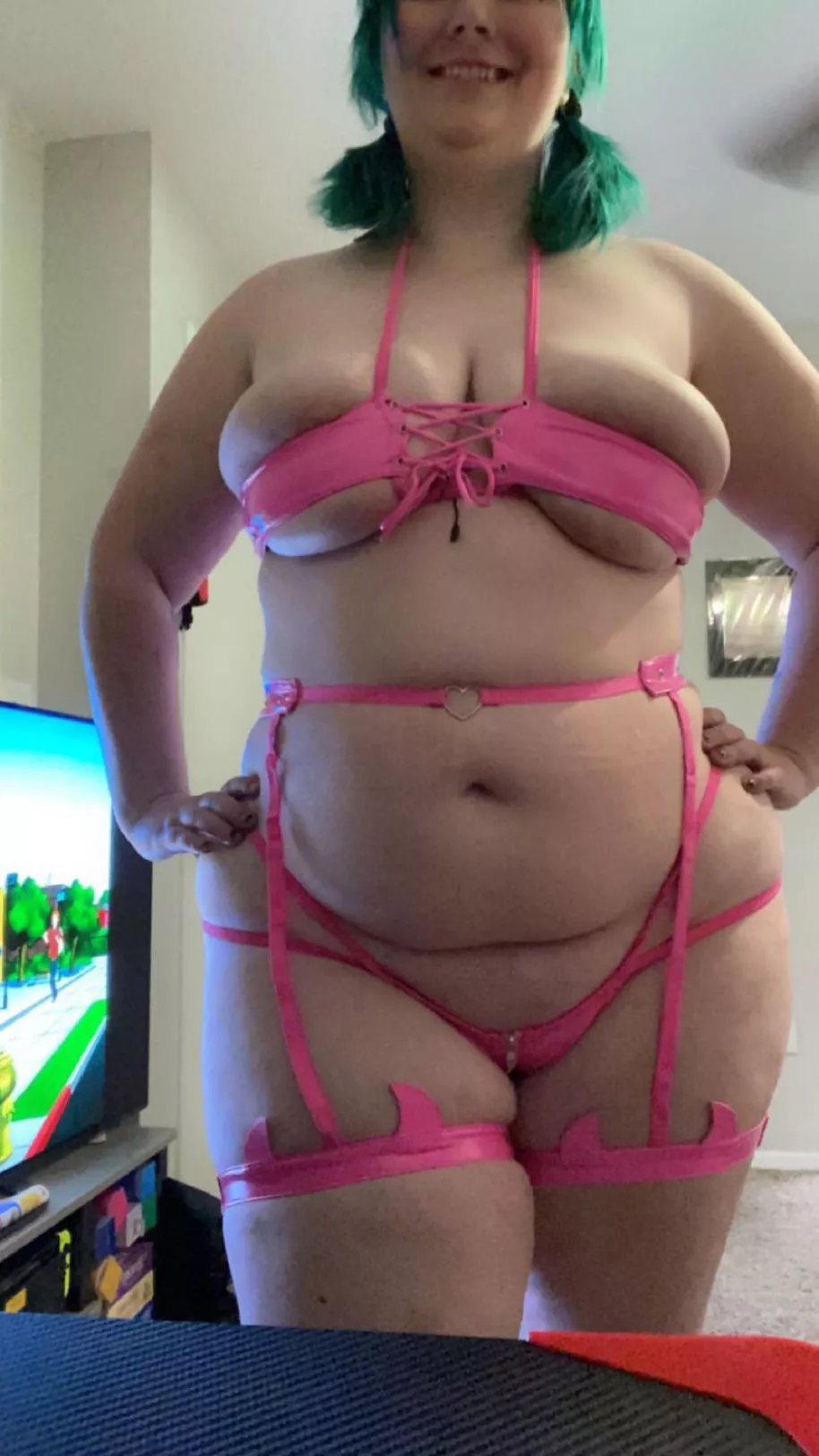 My body just wants to pop out of the lingerie posted by iveytea