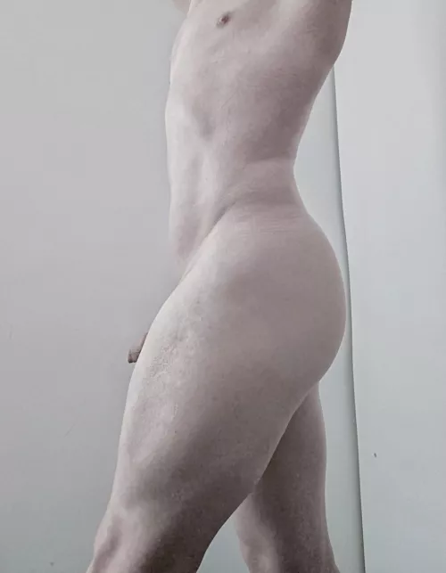 My curves 😍 by WelcomTraveller