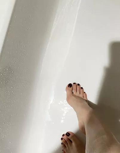 My feet and I wish you happy weekend! posted by iridescent-pearls