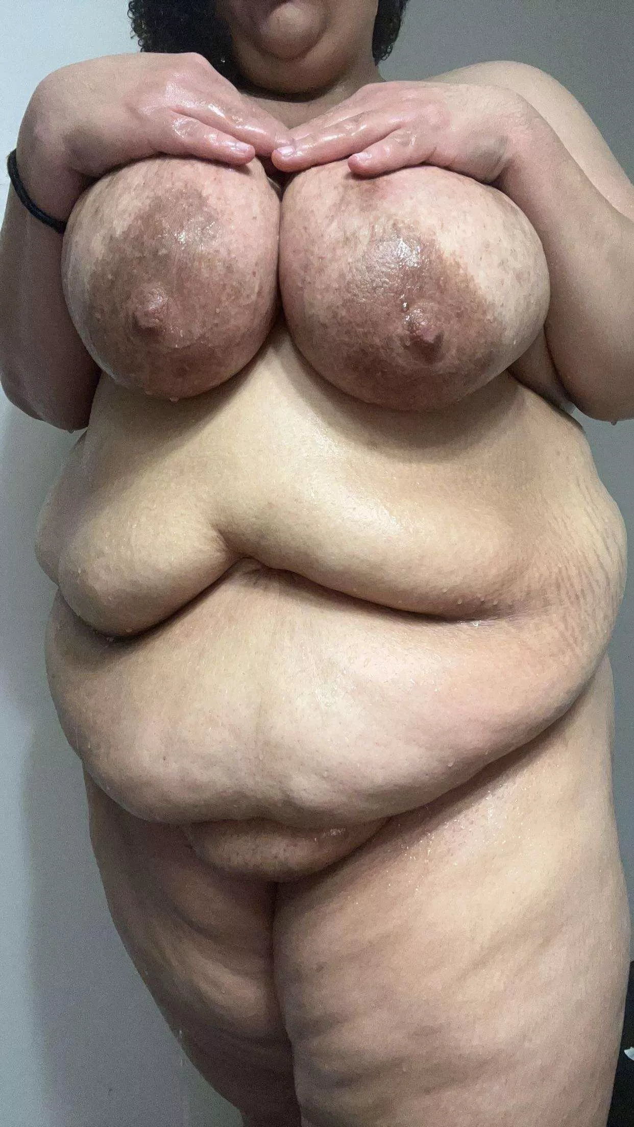 plenty to hold while you fill me up posted by JuGGGernaughty