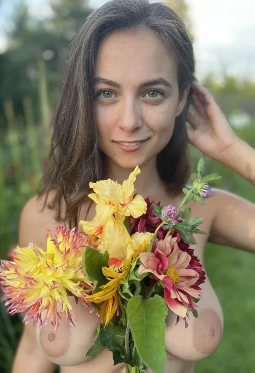 Pollinate me by piperquinn_