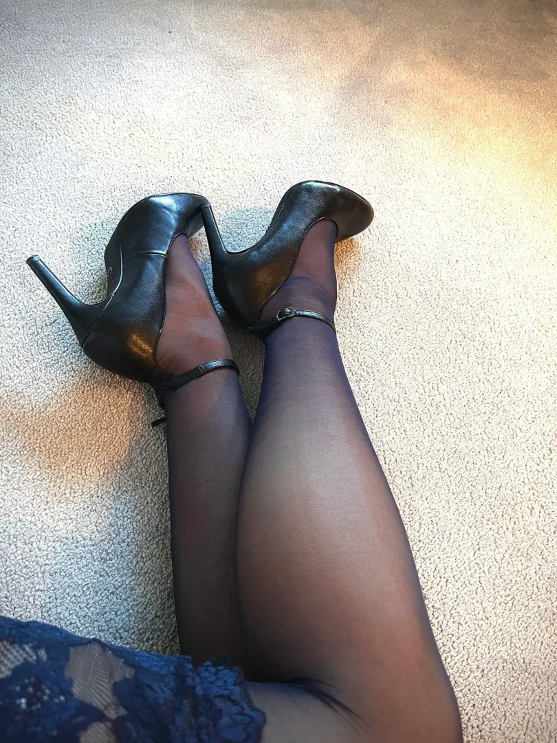 Put my heels up on your shoulder posted by DiamondAmyyy
