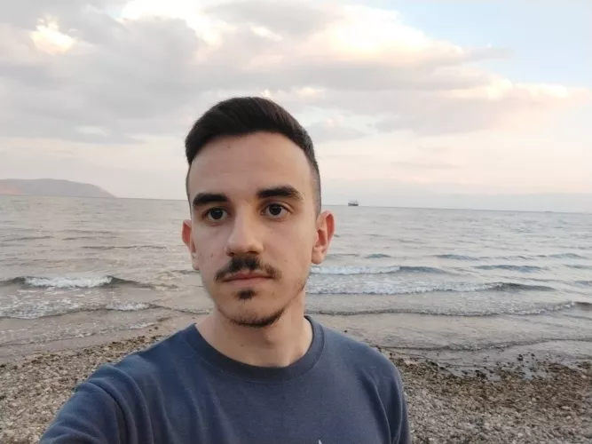 Really missing summer :/ by Axaxou