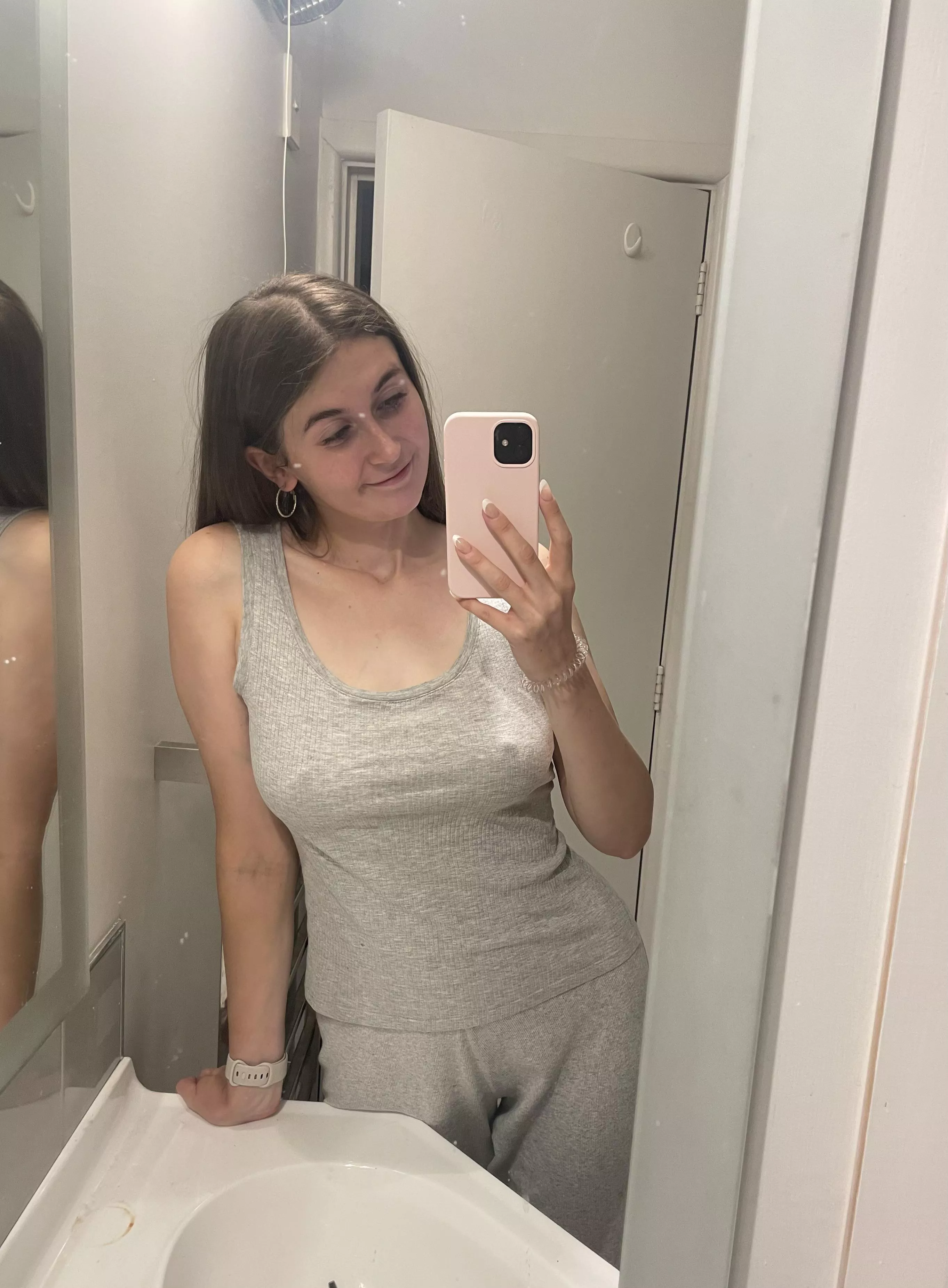 School pick up in my sweats 😅😏 posted by stststutututu