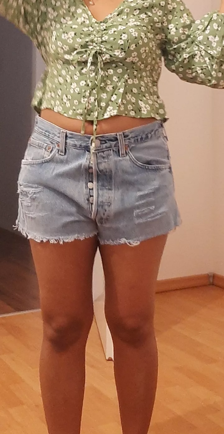 Thisghs in jeans posted by savn72