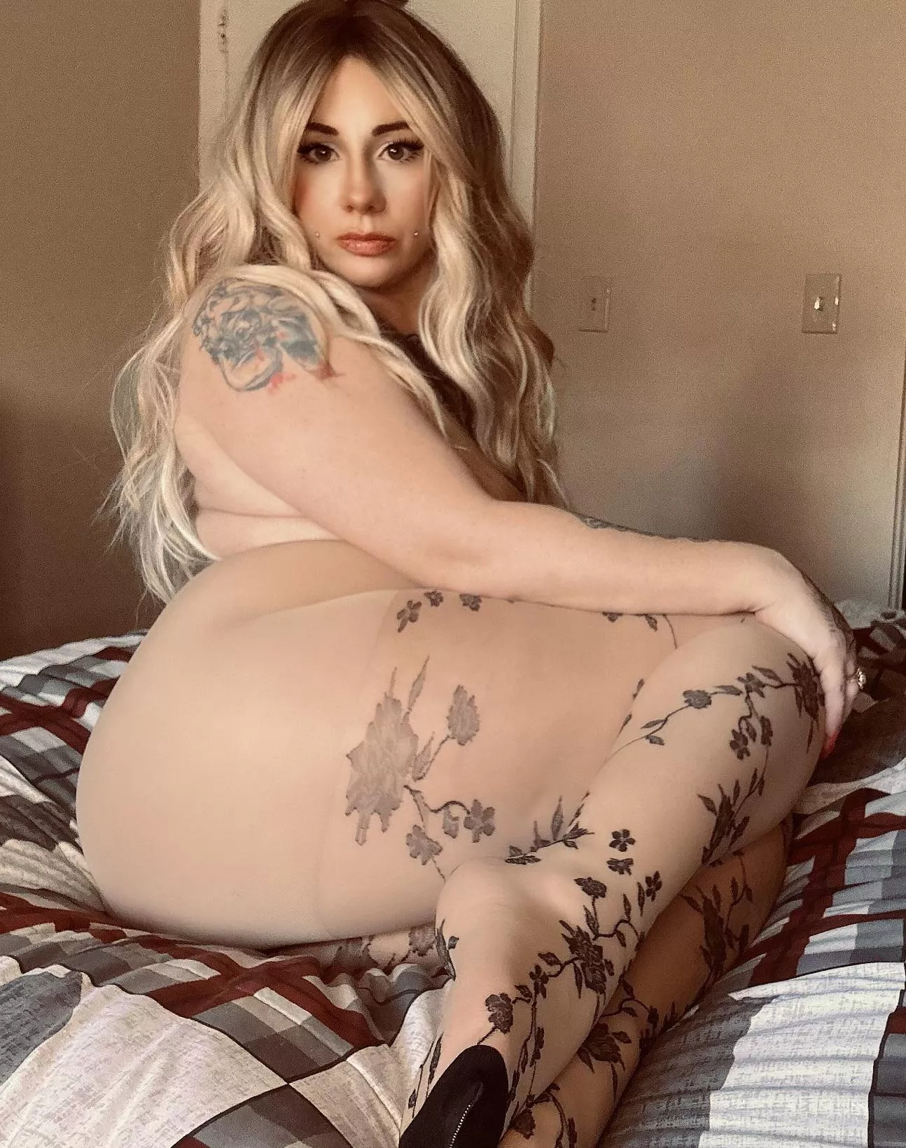 Want to see me in all kinds of nylons? posted by Littlemissis