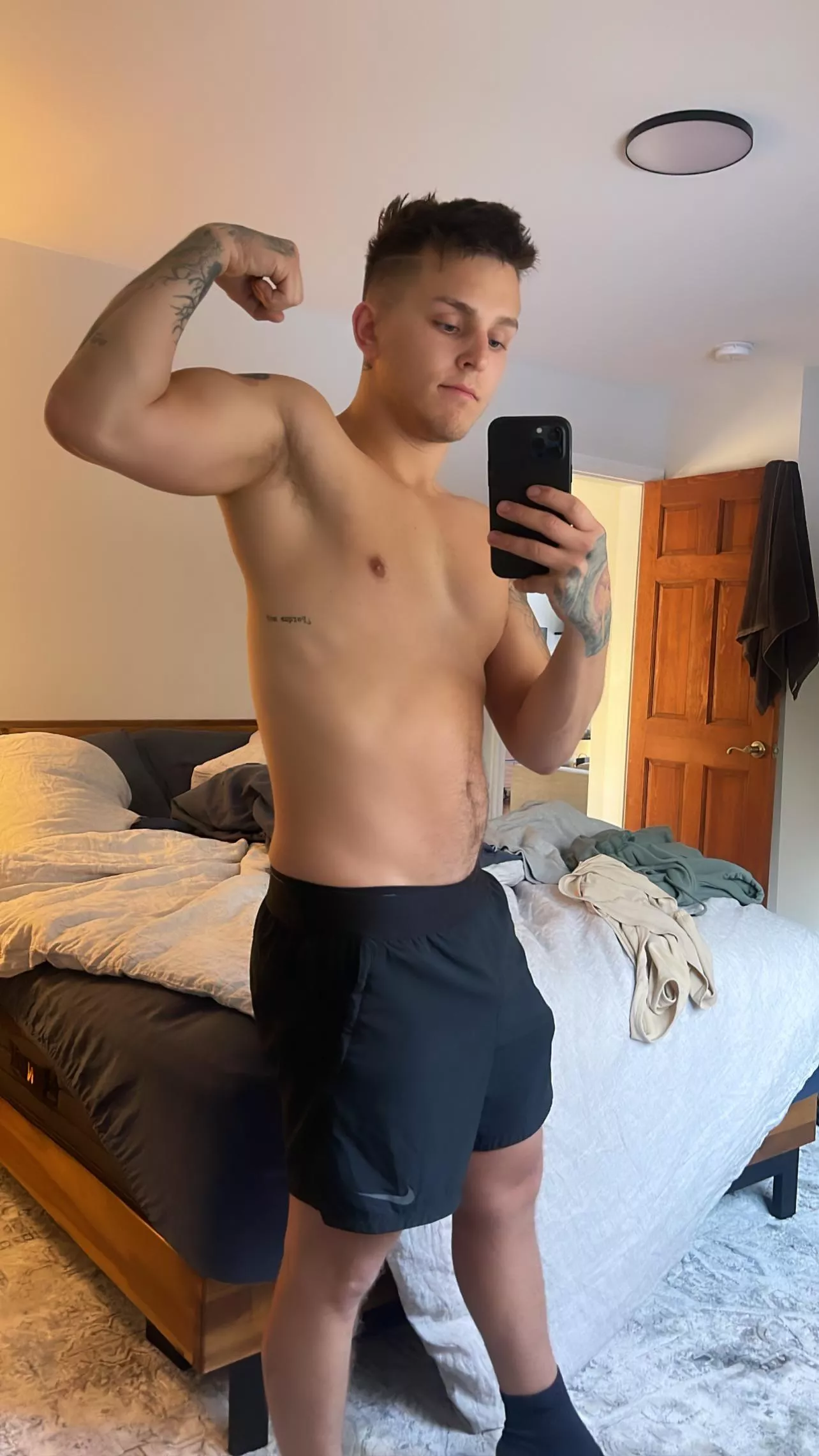 Was feeling myself this morning. (I promise I’ll make my bed) posted by petraCOR