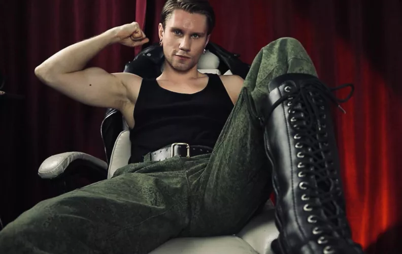 Which of you is the best slave? by uuu44