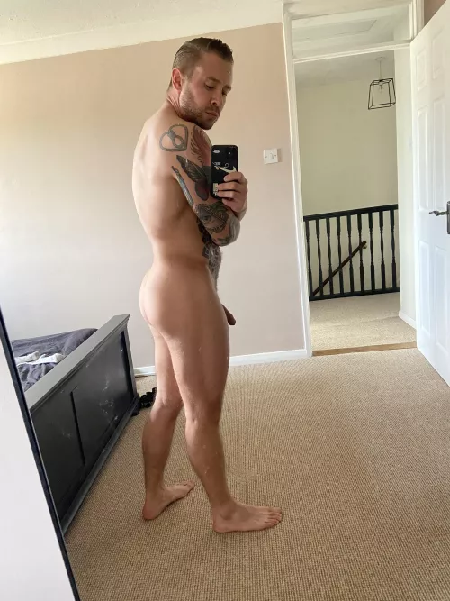 Who’s eating my ass? by Relevant-Roof-1752