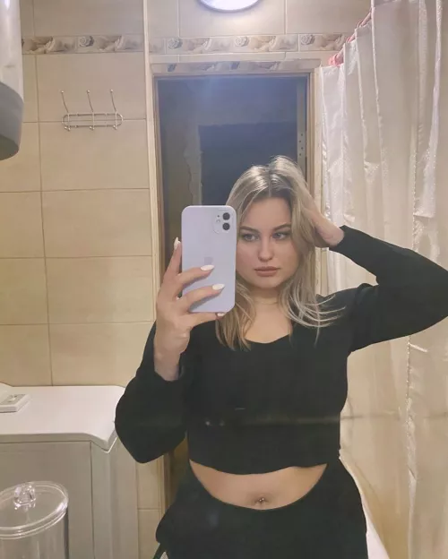 Would you fuck such a hot milf? by katifa9ahbasr