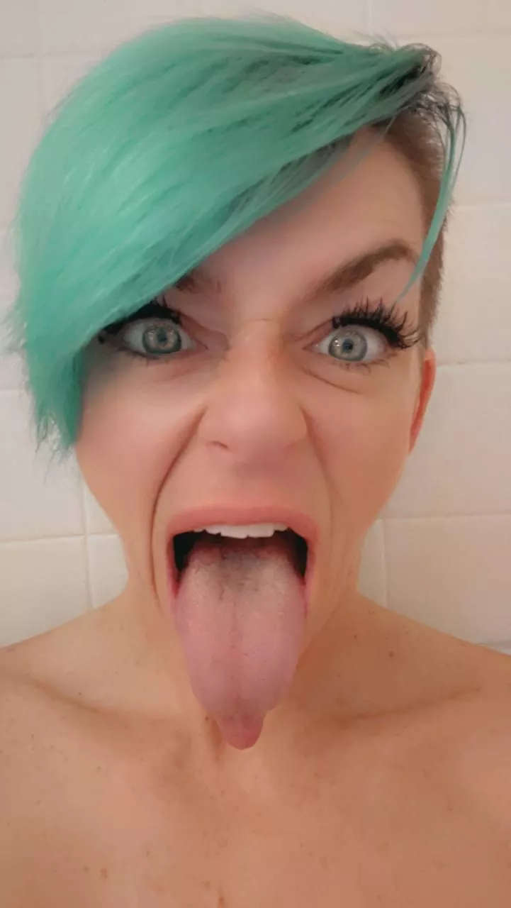 Would you let this neon milf suck you posted by SashaSins555