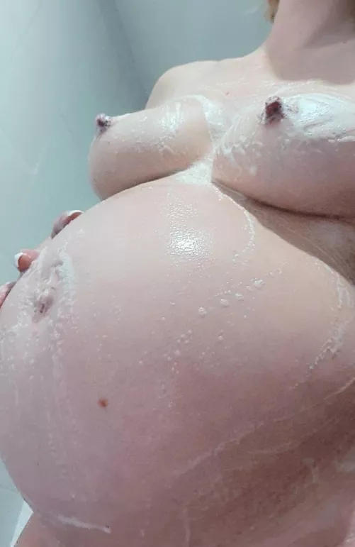 32 weeks. Do you like the view? 💦 by Twinkle_Bump