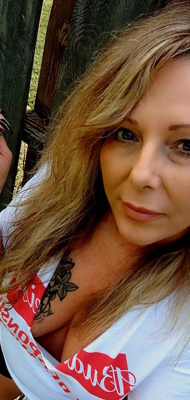 50F Happy Tittie Tuesday babes💋 posted by tennesseegirl72