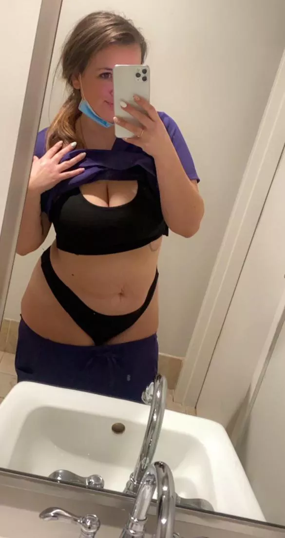 Another work day, another naughty selfie 🤤 posted by Brittbratt_xo