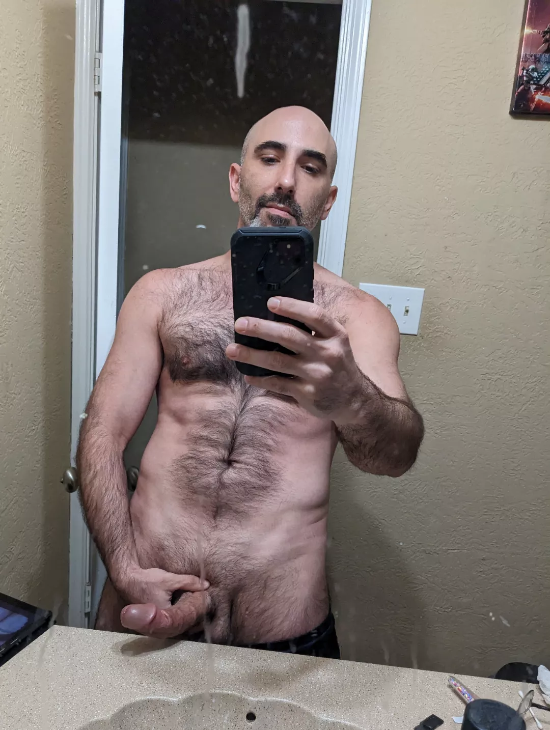 Beard ✔️, boner ✔️✔️ posted by Standard-Camel-658