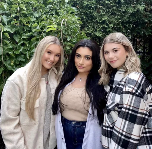 College besties by Miracleworker101