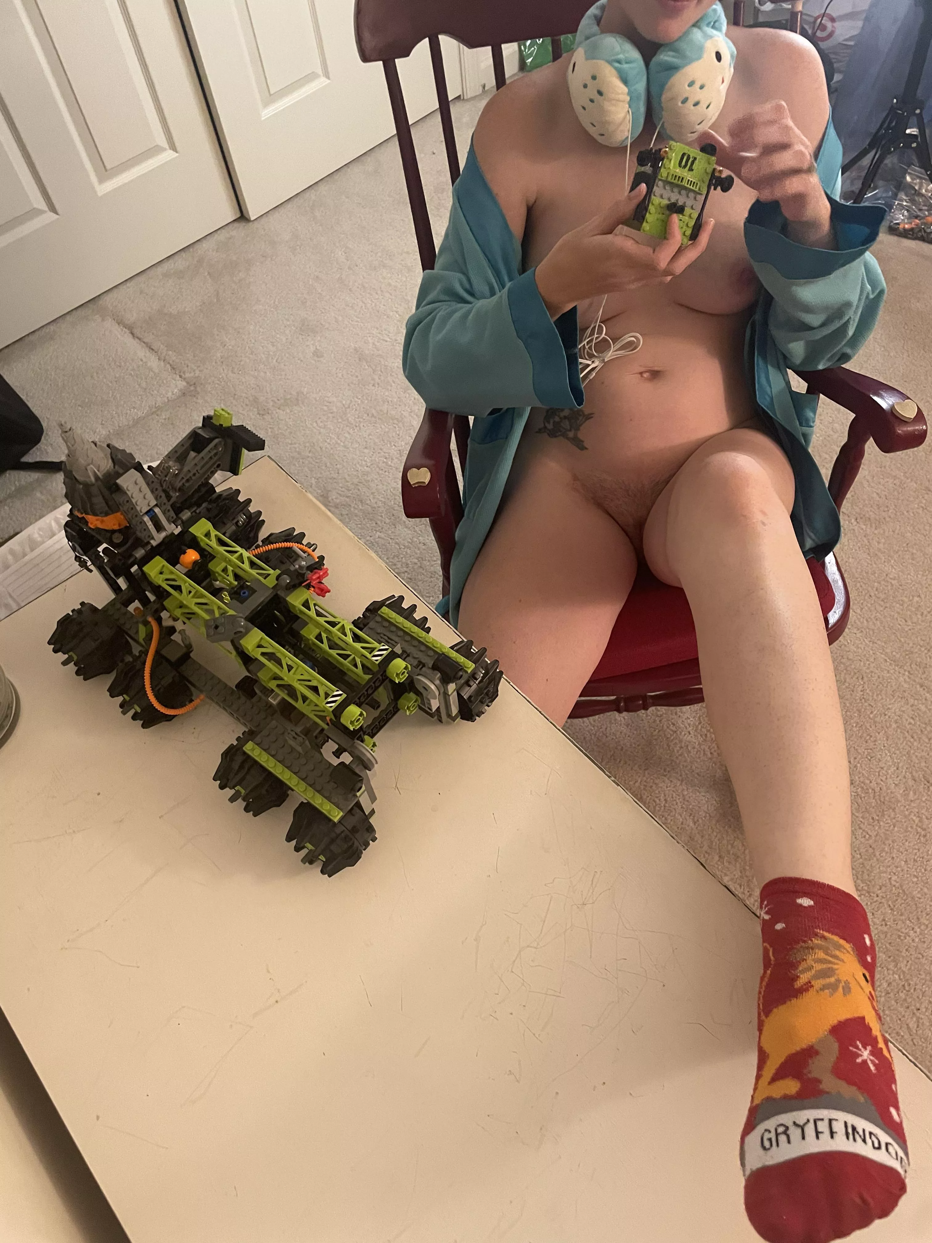 Could you assist me in [f]inishing my set posted by Cay_Bakes