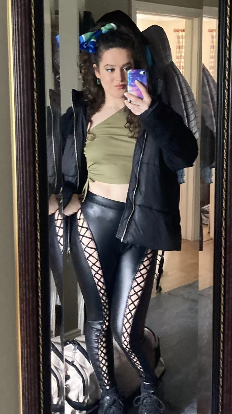 Do you like the slits in the front? ☺️ posted by venusenergy22