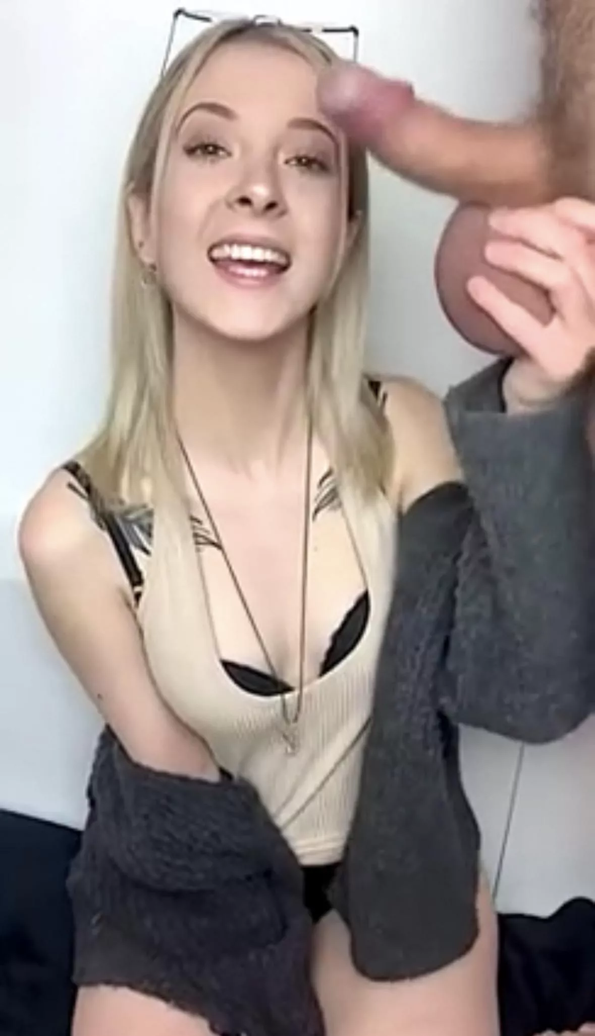 Does anyone know who this is ?? Thank you posted by isbfjskxbxjs