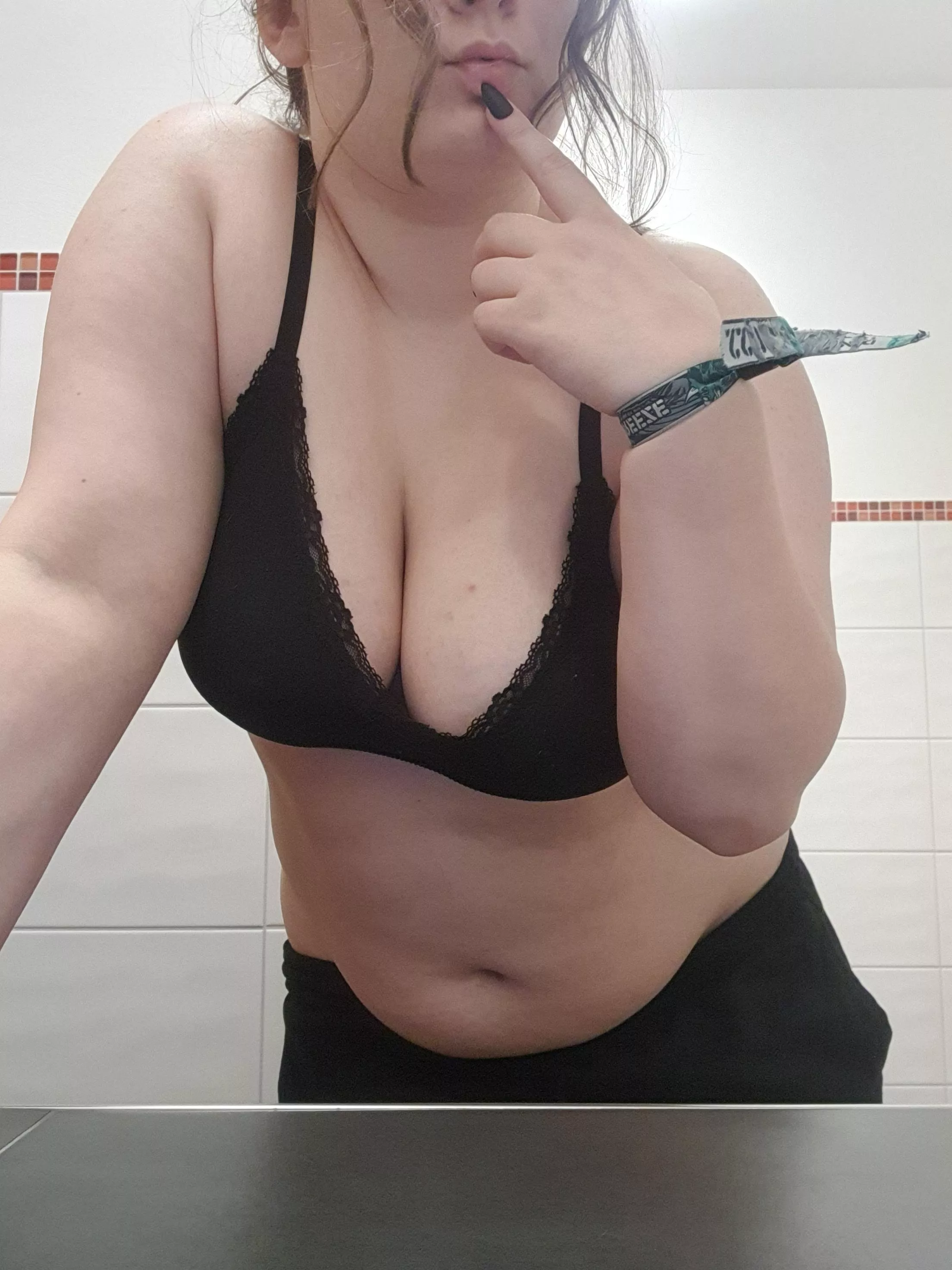 [F22] Do you want to give your little school girl a kiss? posted by Tenebreja